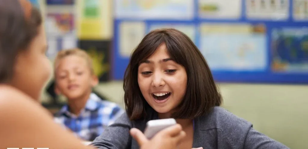 Urgent SIM registration warning banner for students showing mobile deactivation alert in the Philippines